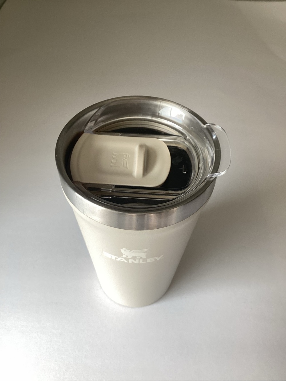 Stanley White/Tan Insulated Travel Mug with Clear Lid - Picture 1 of 2